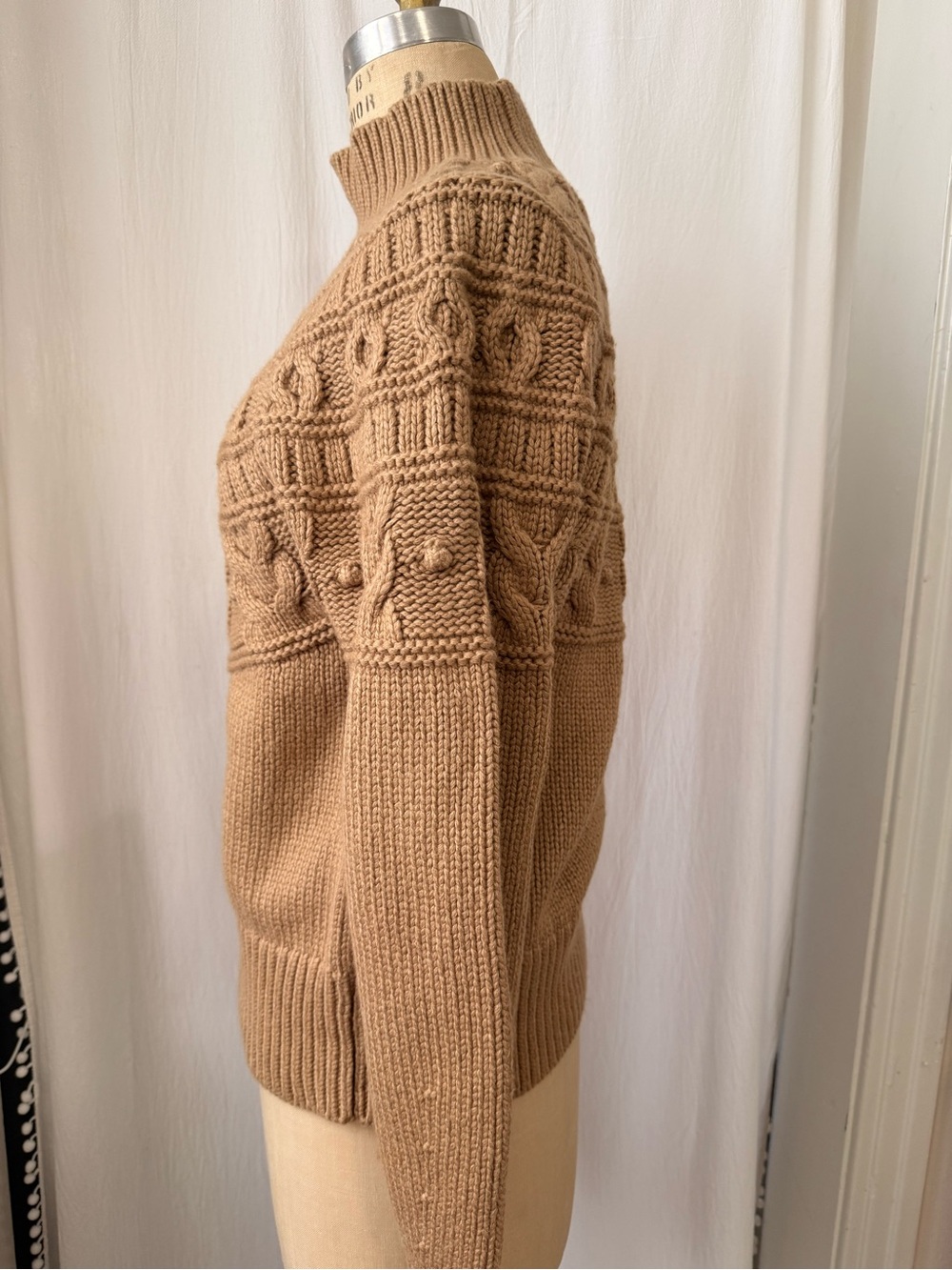 NWT, Banana Republic, 100% Organic Cotton, Cable Knit Sweater, sz XS - Picture 4 of 9